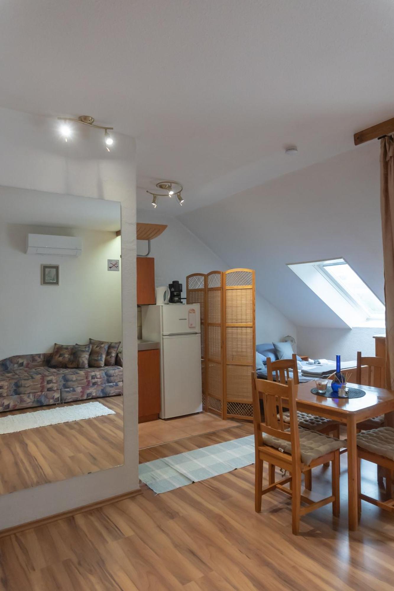 Rent A Scooter Vendeghaz Apartment Zamardi Exterior photo